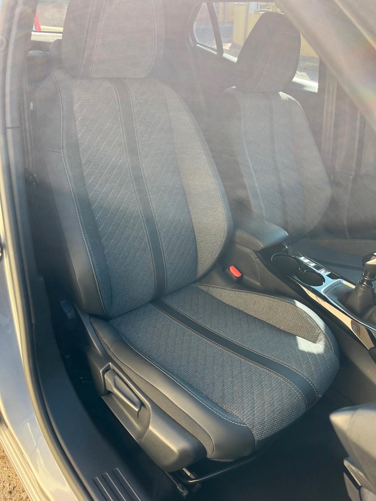 Peugeot 2008 PureTech 100cv S&S Allure