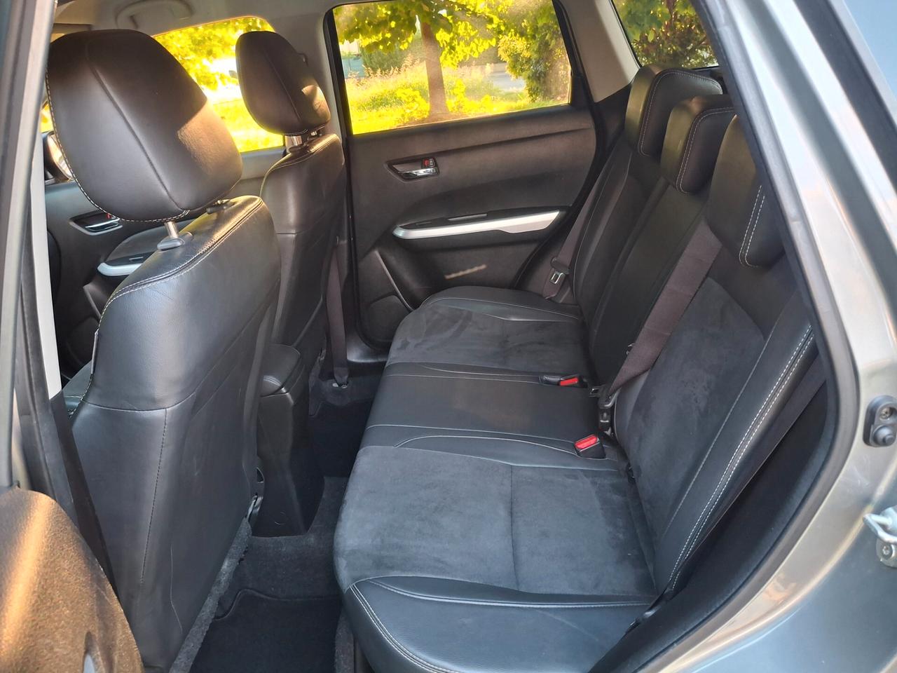 Suzuki Vitara 1.6 DDiS V-Cool-INTERNI IN PELLE-NAVI-