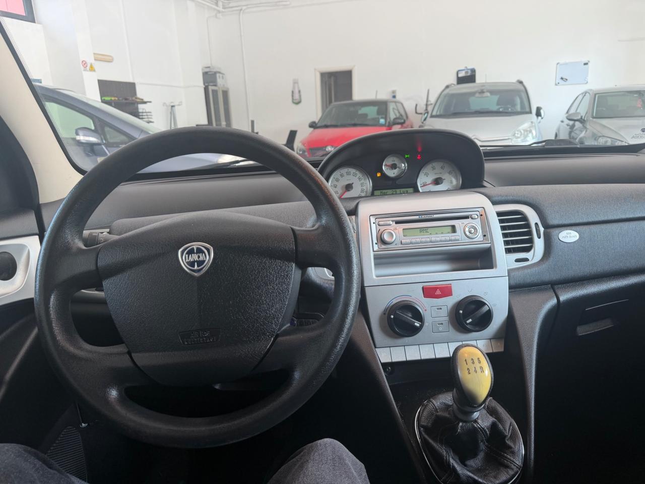 Lancia Ypsilon 1.2 69 CV Unyca
