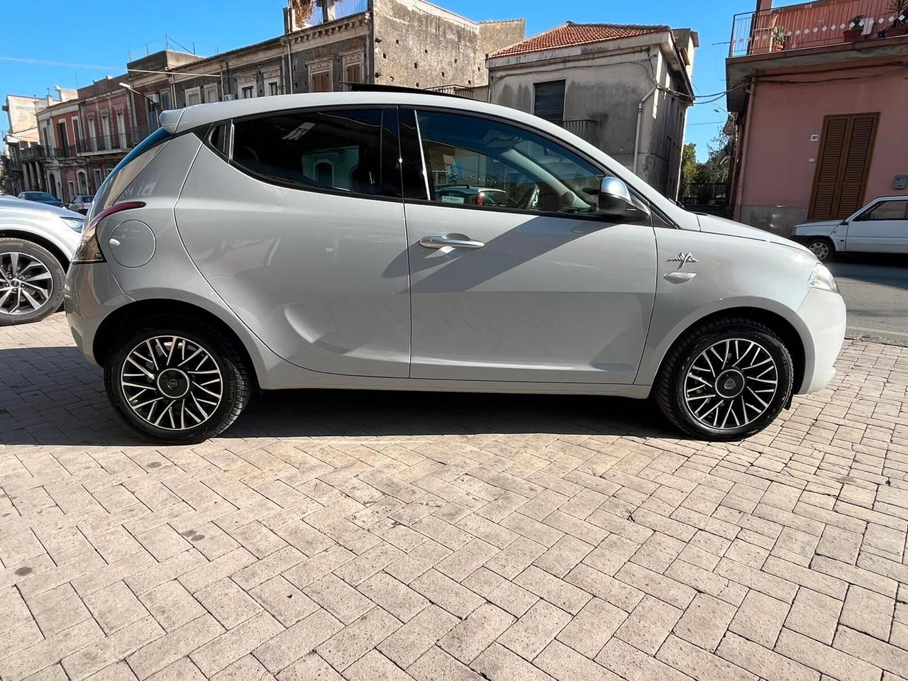 Lancia Ypsilon 1.3 MJT 16V 95 CV 5 porte S&S MYA TETTO APRIBILE