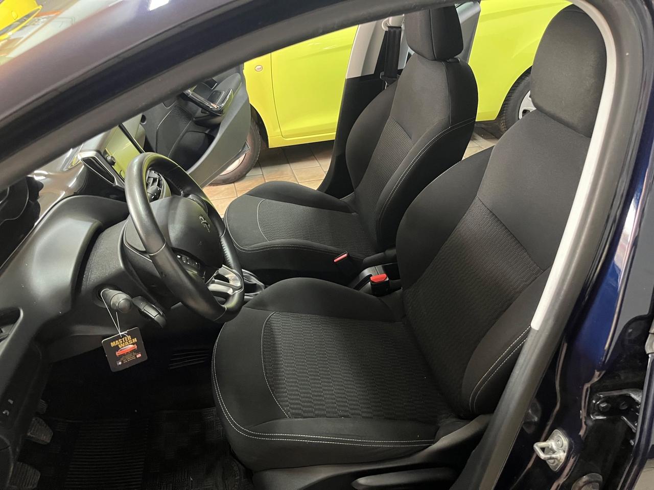 Peugeot 208 1.2 benzina Allure tagliandata 2017