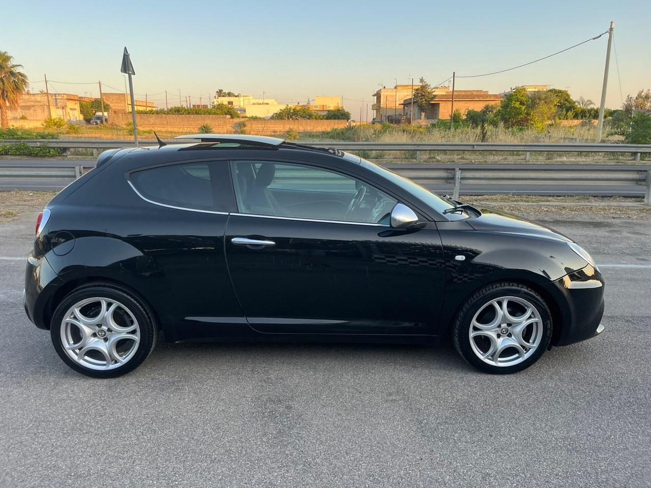 Alfa Romeo MiTo 1.6 JTDm Distinctive Premium 2011