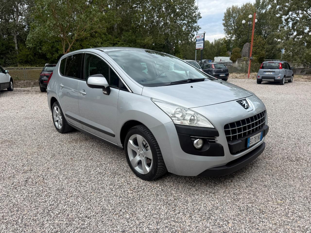 Peugeot 3008 1.6 HDi 110CV cambio robotizzato Tecno