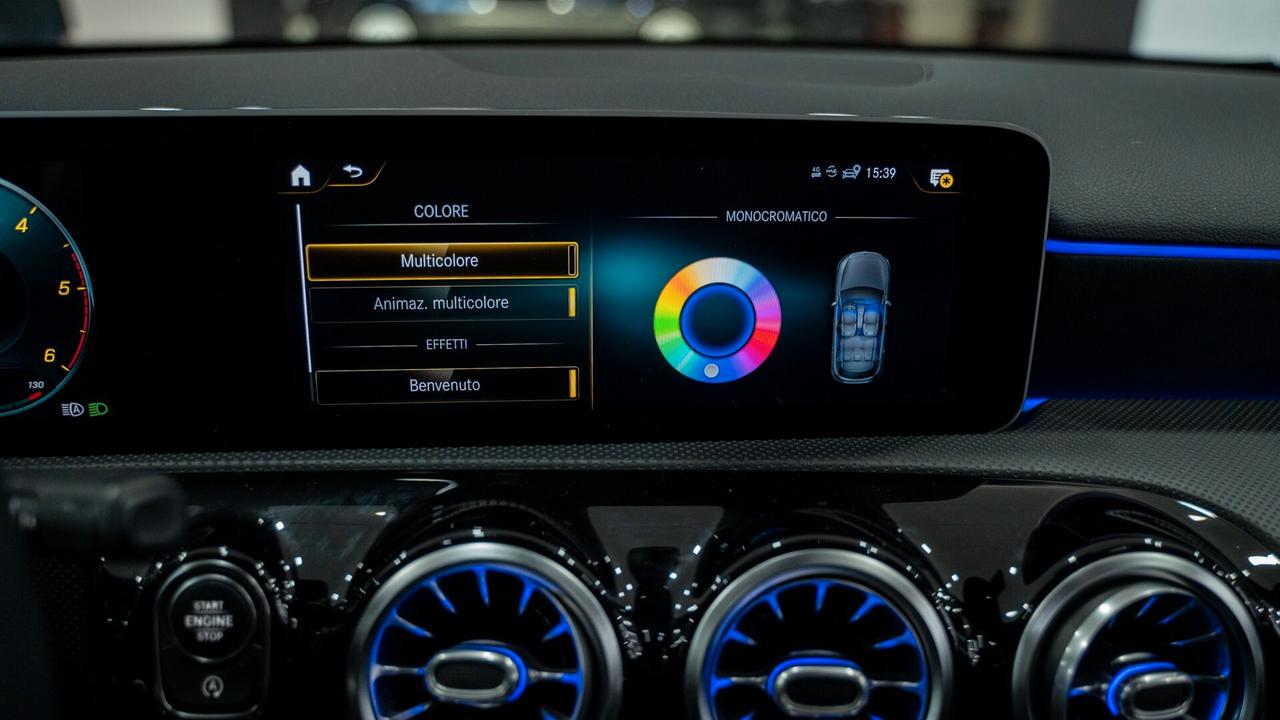 Mercedes-benz A 200 D PREMIUM PLUS AMG 19" TETTO PACK LUCI MULTIBEAM FULL OPTIONAL