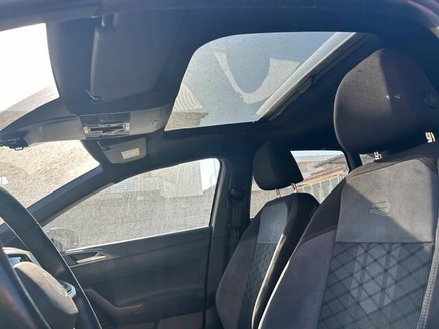 Volkswagen Taigo 1.0 TSI 110 CV DSG R-Line incidentata sinistrata
