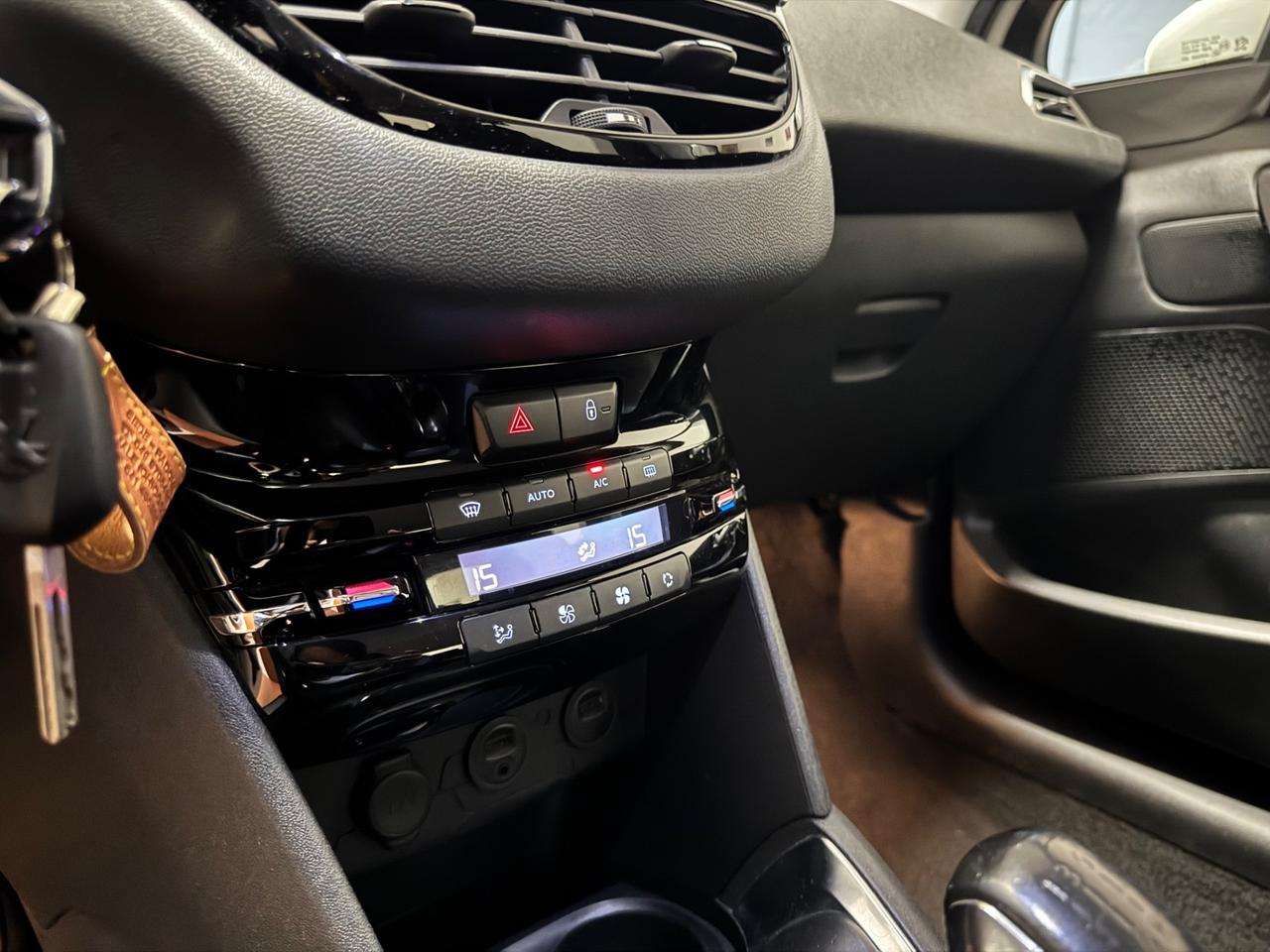 Peugeot 208 1.6 e-HDi 92 CV Stop&Start 5 porte Allure