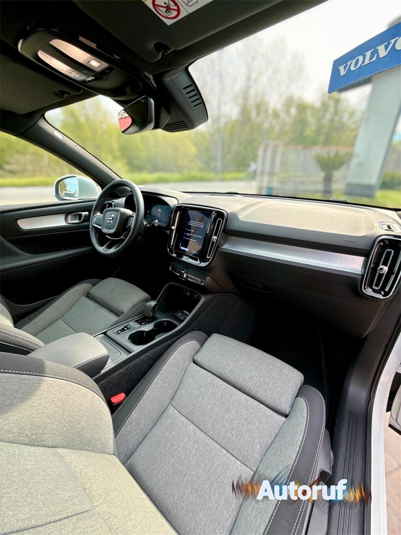 Volvo XC40 Mild Hybrid B3 163cv Crystal White