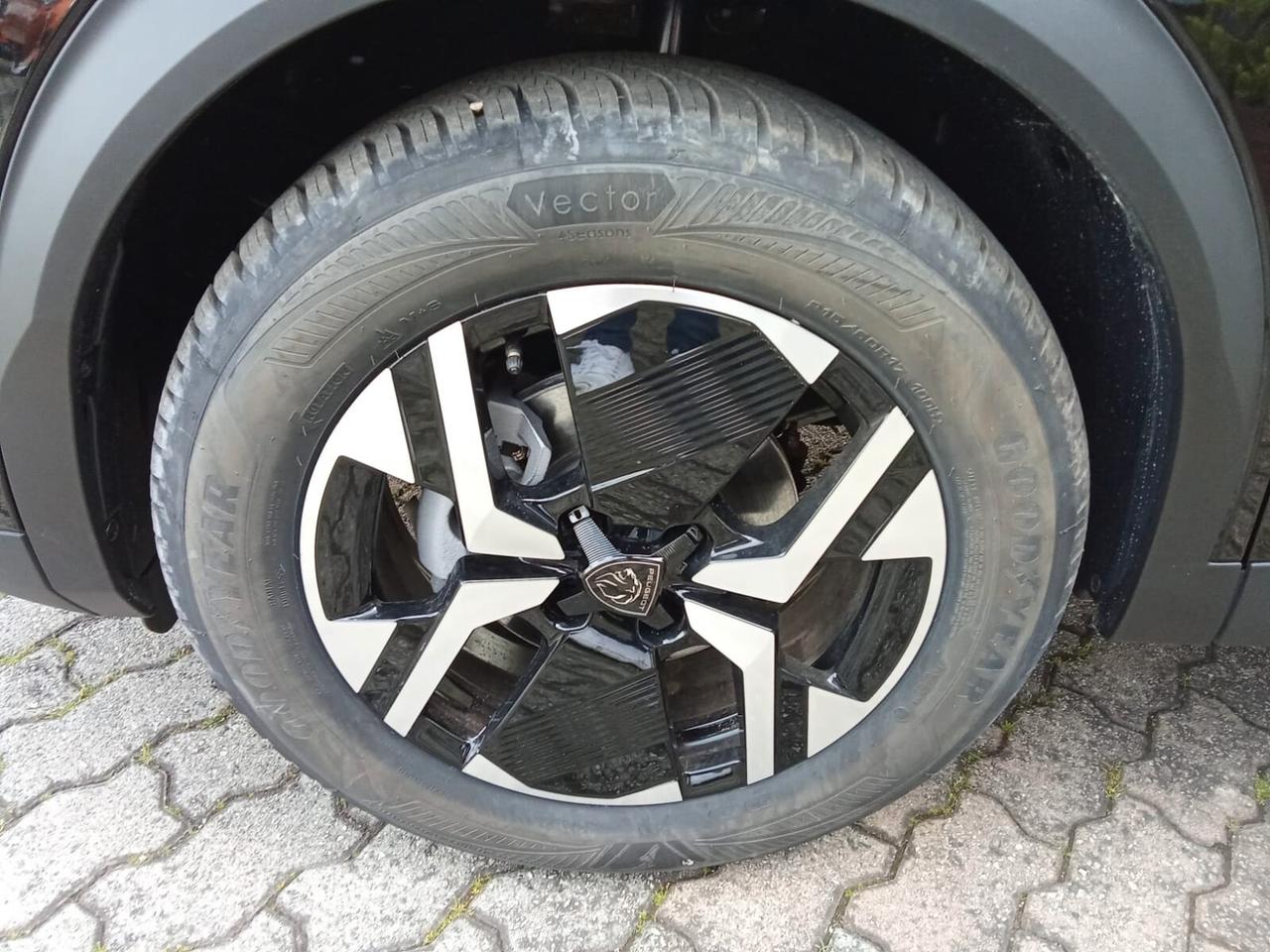 Peugeot 2008 PureTech 100 S&S Allure