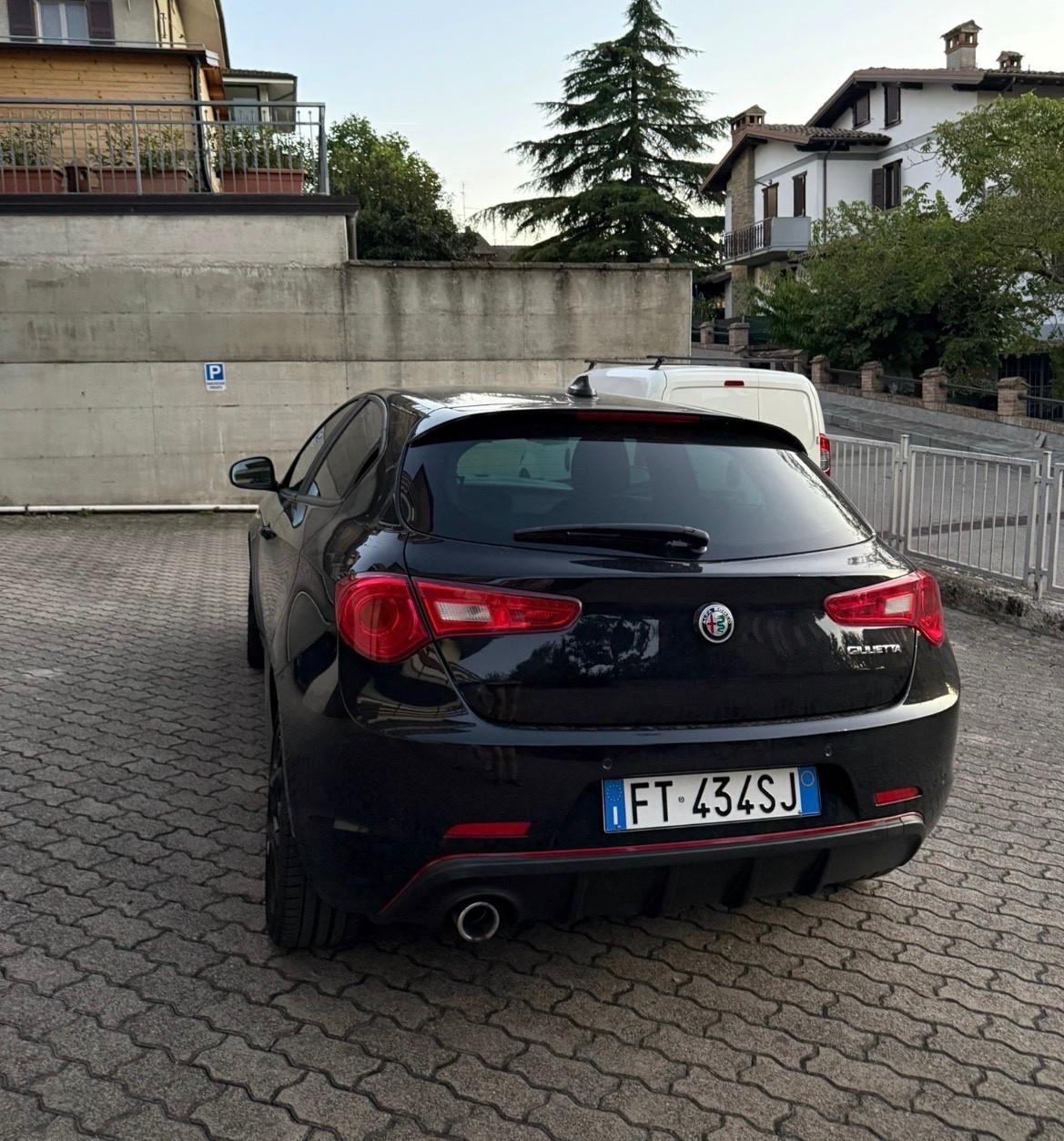 Alfa Romeo Giulietta Total black