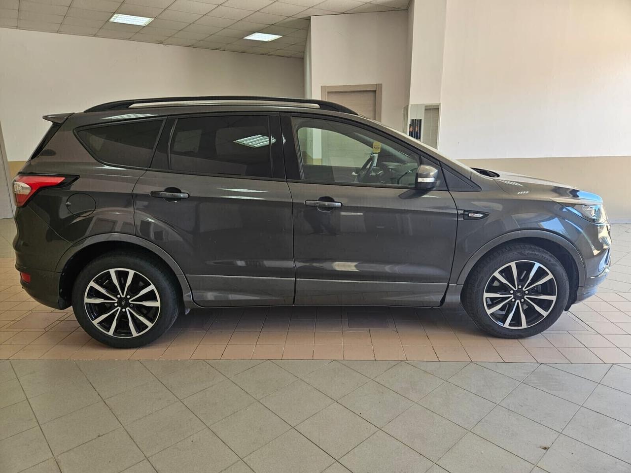 Ford Kuga 1.5 TDCI 120 CV S&S 2WD ST-Line