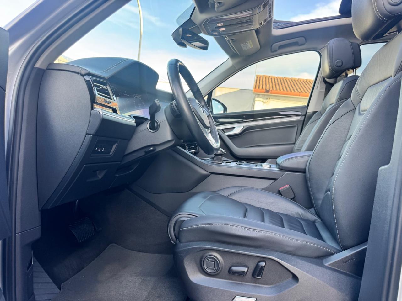 Volkswagen Touareg 3.0 V6 TDI 286 CV SCR R line open edition