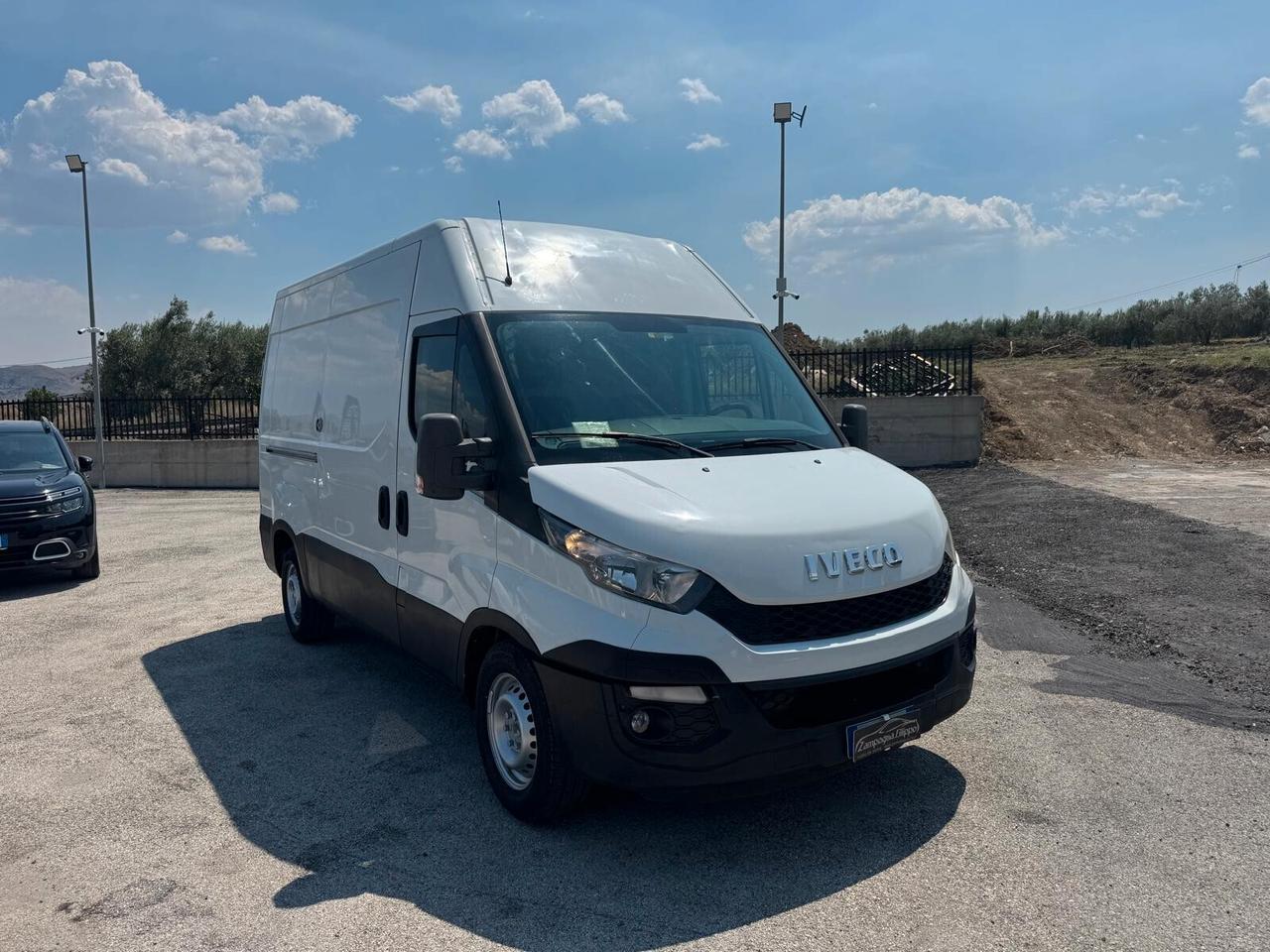 Iveco Daily 2.3 126cv passo lungo