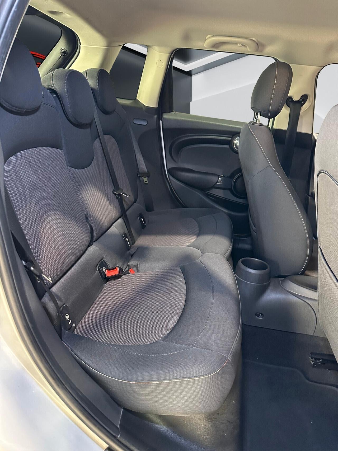 Mini Cooper 1.5 D 5P