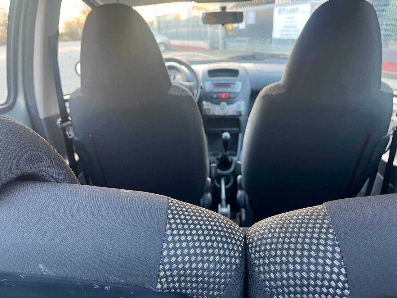 Toyota Aygo 1.0 12V VVT-i 5 porte Sol Connect Red Edition NEOPATENTATI
