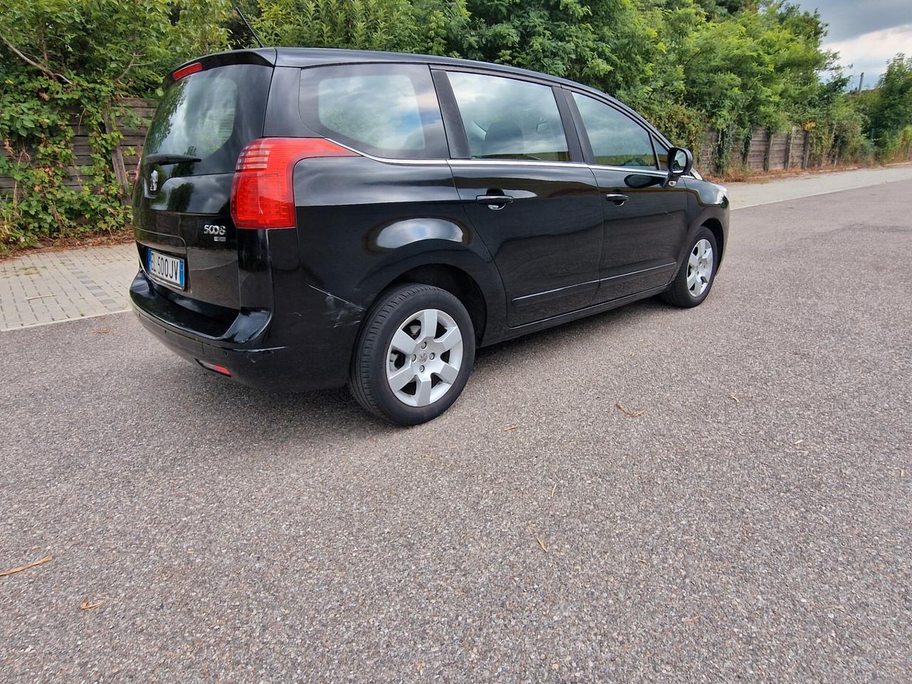 Peugeot 5008 1.6 e-HDi 112CV Stop&Start cambio robotizzato Family