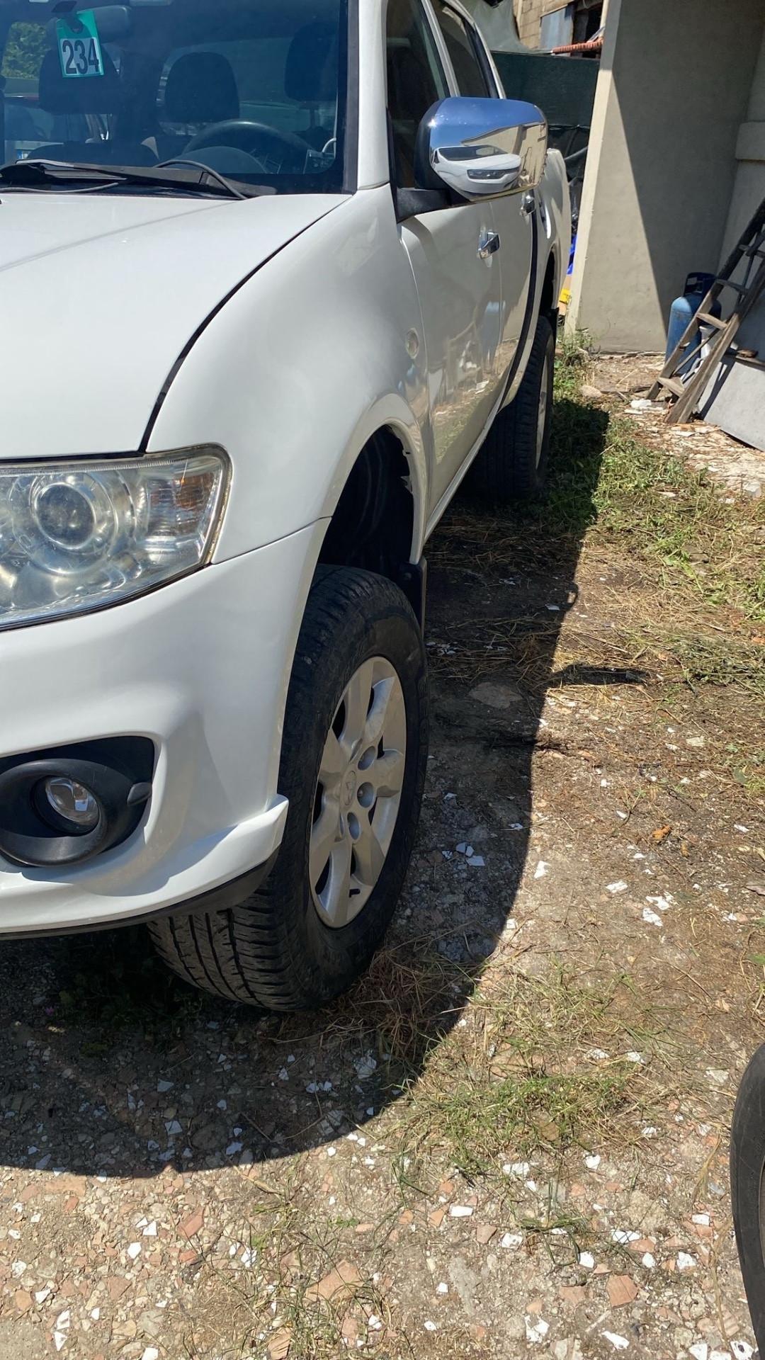 Mitsubishi L200 2.5 DI-D-136CV DC Intense DPF (100 kw)