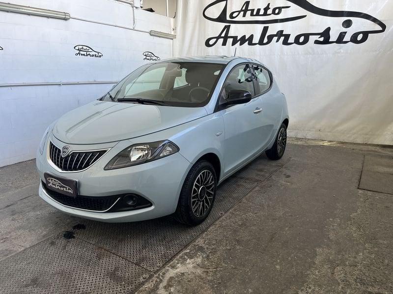 Lancia Ypsilon 1.0 FireFly 5 porte S&S Hybrid Platino TUA DA 159,00 al mese