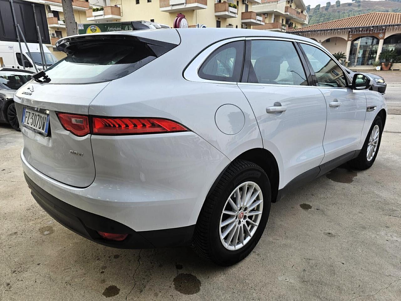 Jaguar F-Pace 2.0 D 180 CV AWD aut. Pure - Superprezzo!