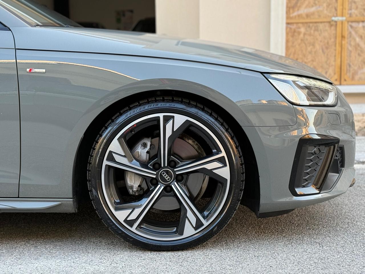 Audi A4 Avant 40 TDI quattro S tronic line edition