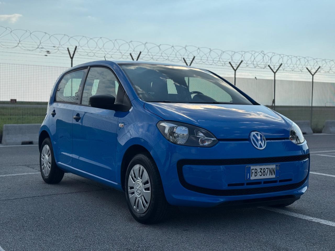 VOLKSWAGEN UP 1.0 BENZINA NEO PATENTATI KM REALI 12 MESI DI GARANZIA