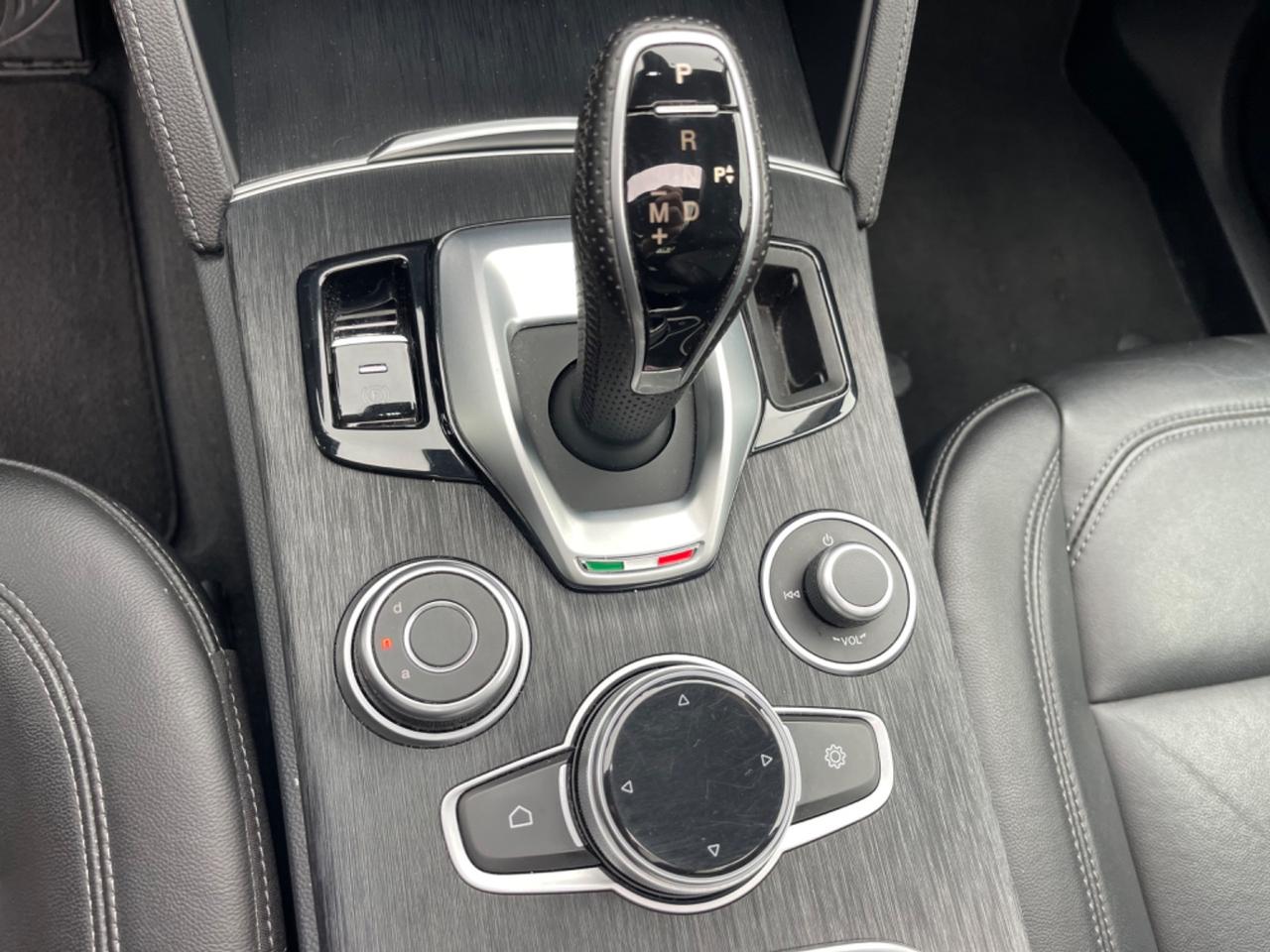 Alfa Romeo Stelvio TETTO APRIBILE 2.2 Turbodiesel 190 CV AT8 Q4 Ti