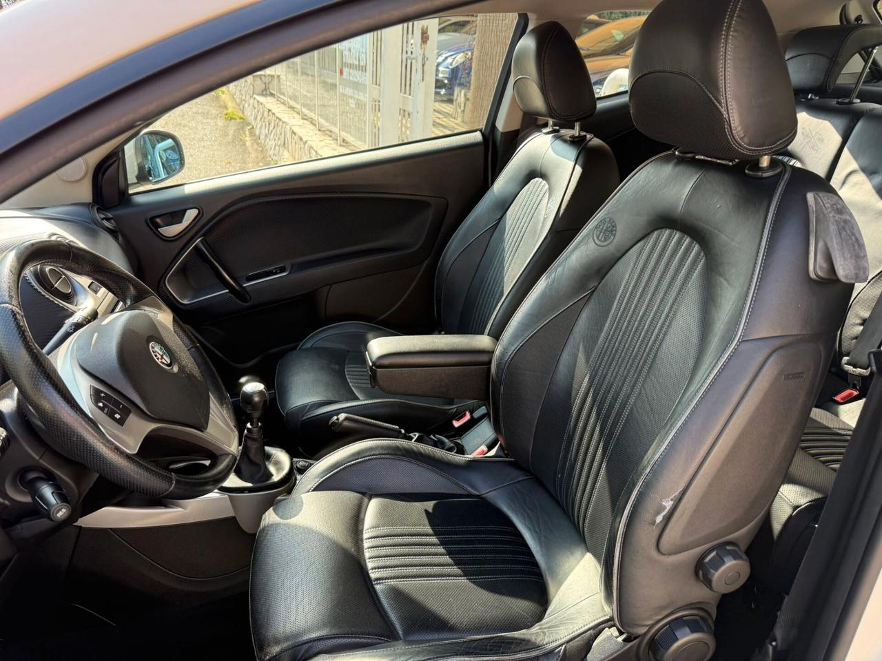 Alfa Romeo MiTo 1.6 JTDm-2 S&S Distinctive Sport Pack