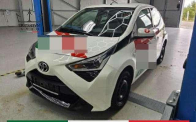 Toyota Aygo 5p 1.0 x-play 72cv