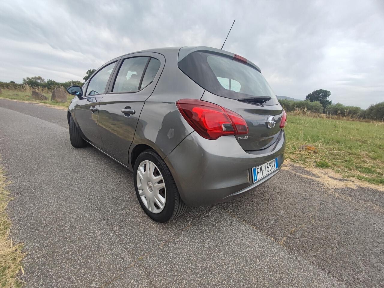 Opel Corsa 1.2 5 porte b-Color