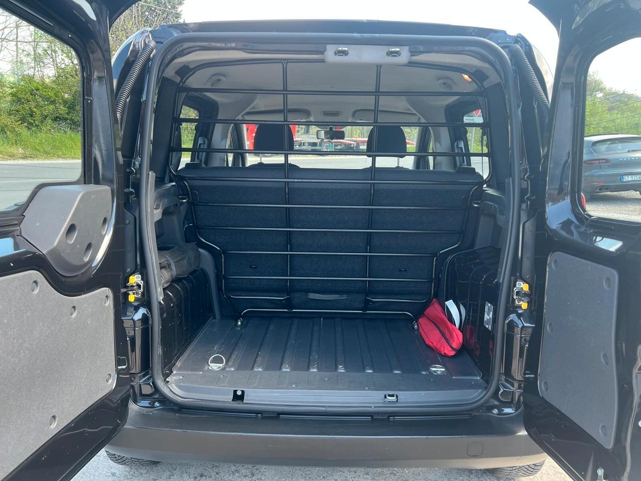 Peugeot Bipper Tepee 1.4 HDi 70cv AUTOCARRO CON POSTI