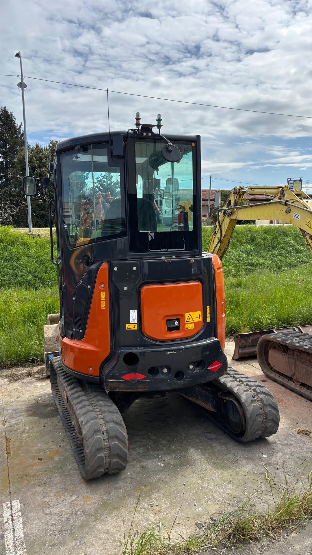 Hitachi Zaxis U33