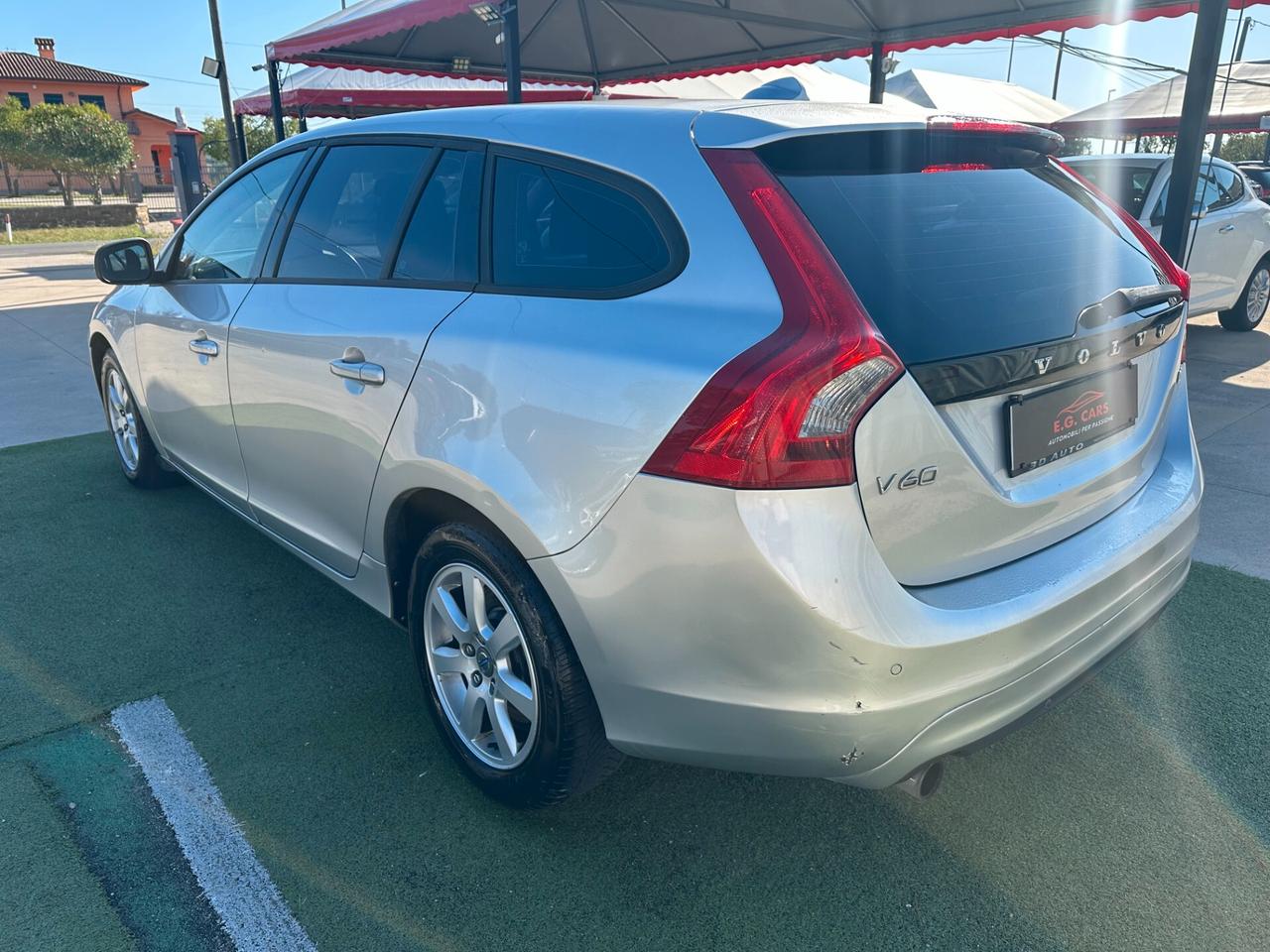 Volvo V60 1.6*D2*MOMENTUM*NAVI*KEY*BLUETOOTH*LED*