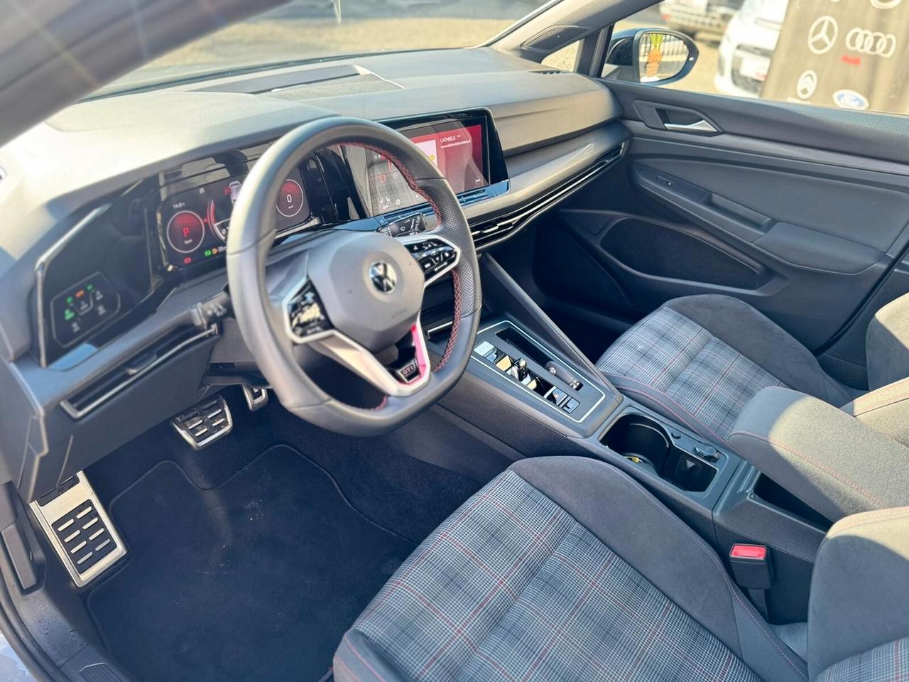 Volkswagen Golf 8 GTI 2.0 TSI DSG