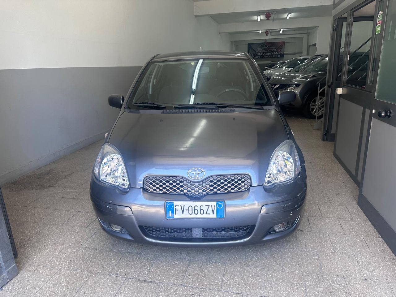 Toyota Yaris 1.0i 16V cat 5 porte Sol 2005
