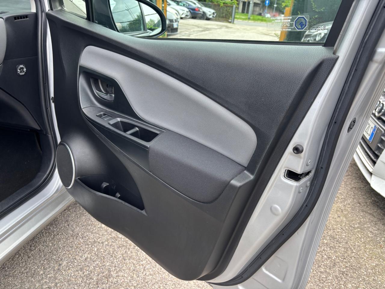 Toyota Yaris 1.5 Hybrid 5 porte Style OK NEOPATENTATI