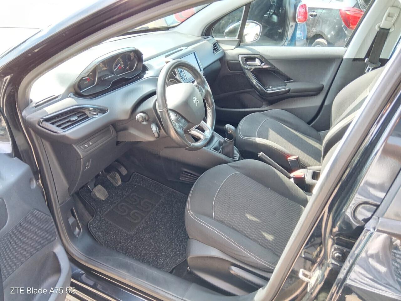 Peugeot 208 1.2 benzina Neopatentati