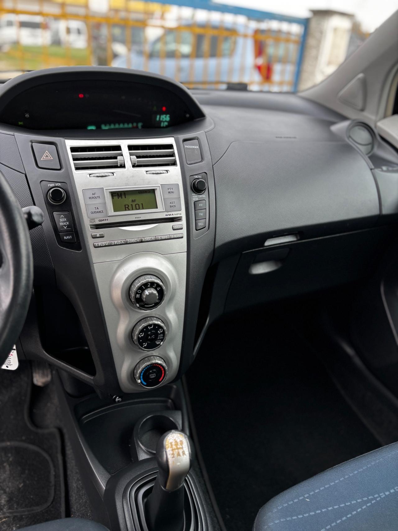 Toyota Yaris 1.0 3 porte Sol