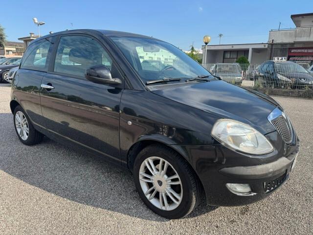 Lancia Ypsilon 1.2 Argento-OK NEOPATENTATI