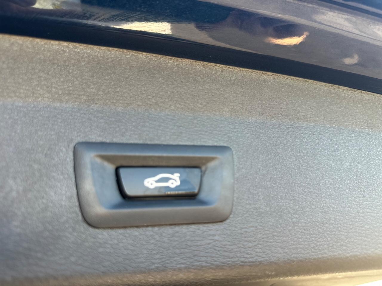 BMW X1 S-DRIVE 18d AUT/NAVI/LED/R.CAMERA/UNIPRO