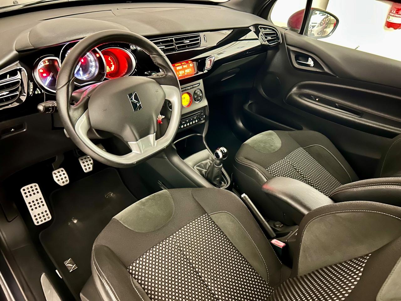 Ds DS3 3 1.4 VTi 95 Just Black