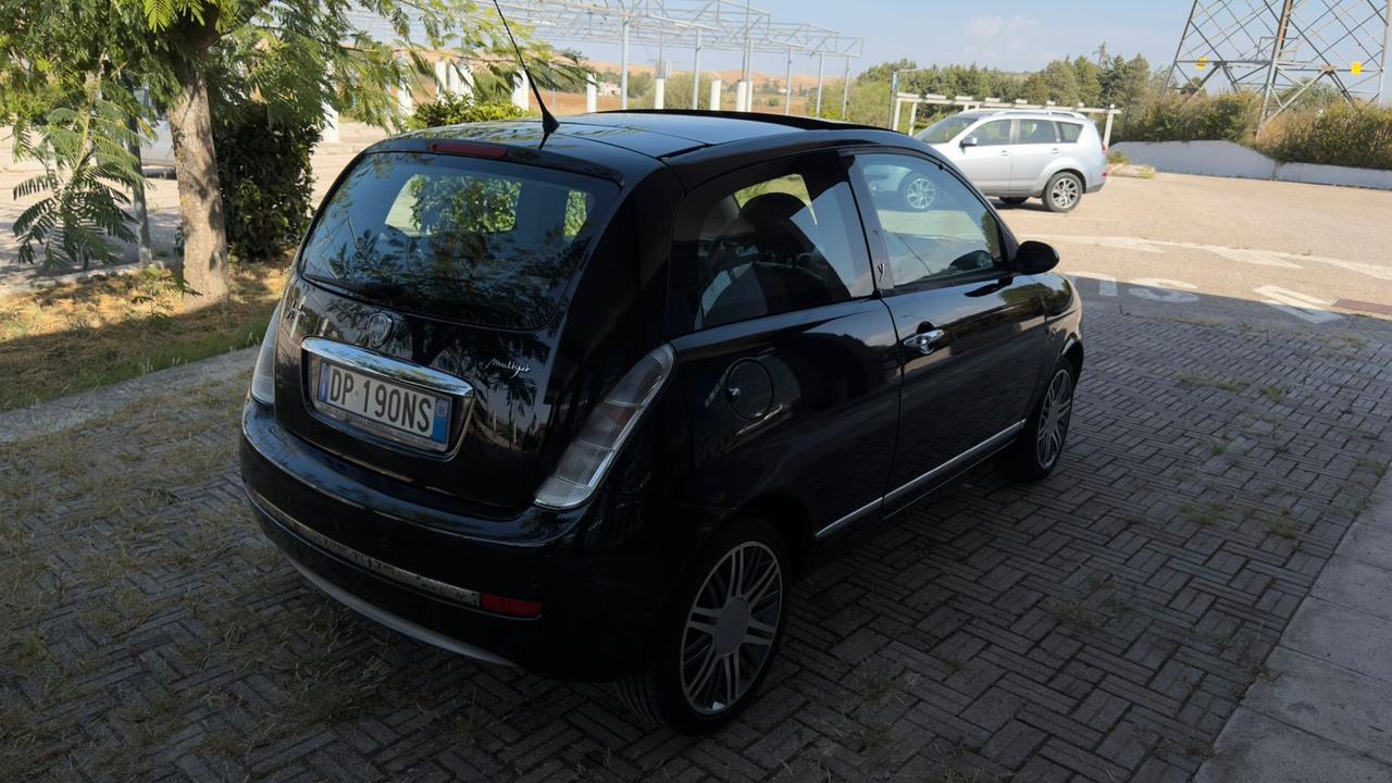 Lancia Ypsilon 1.3 MJT 90 CV Platino