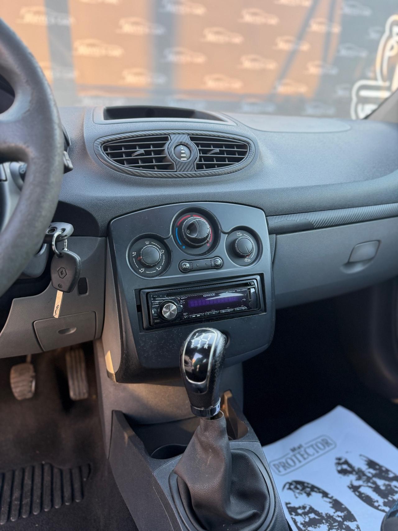 RENAULT CLIO (anno 2006)