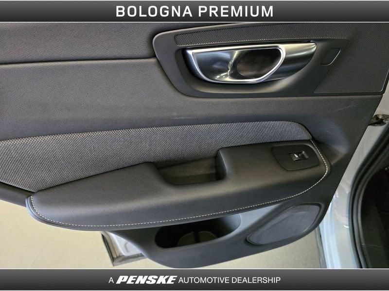 Volvo XC60 XC60 B5 AWD automatico Plus Dark