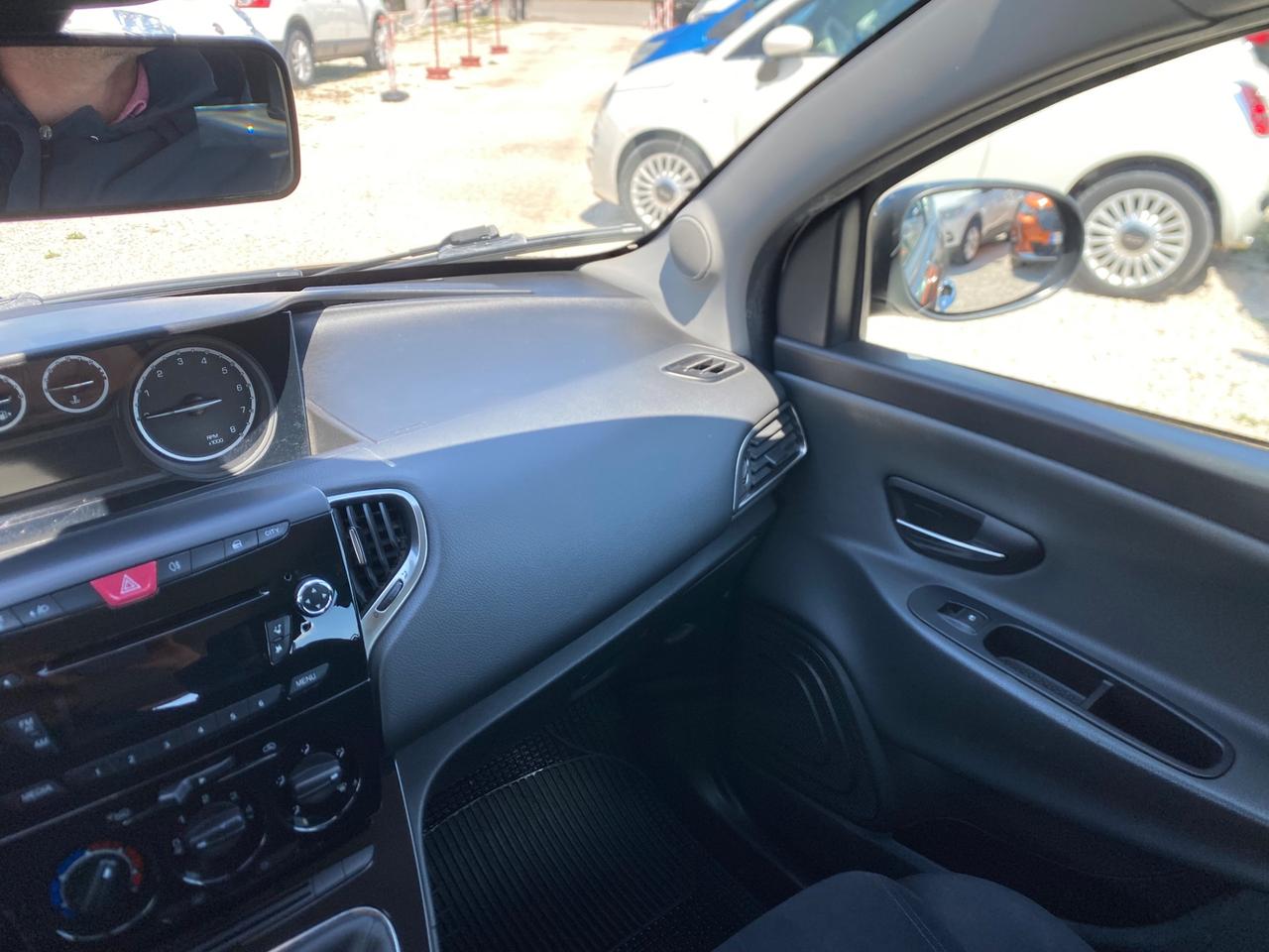 Lancia Ypsilon 1.2 69 CV Unyca UNICO PROPIETARIO,NEOPATENTATI