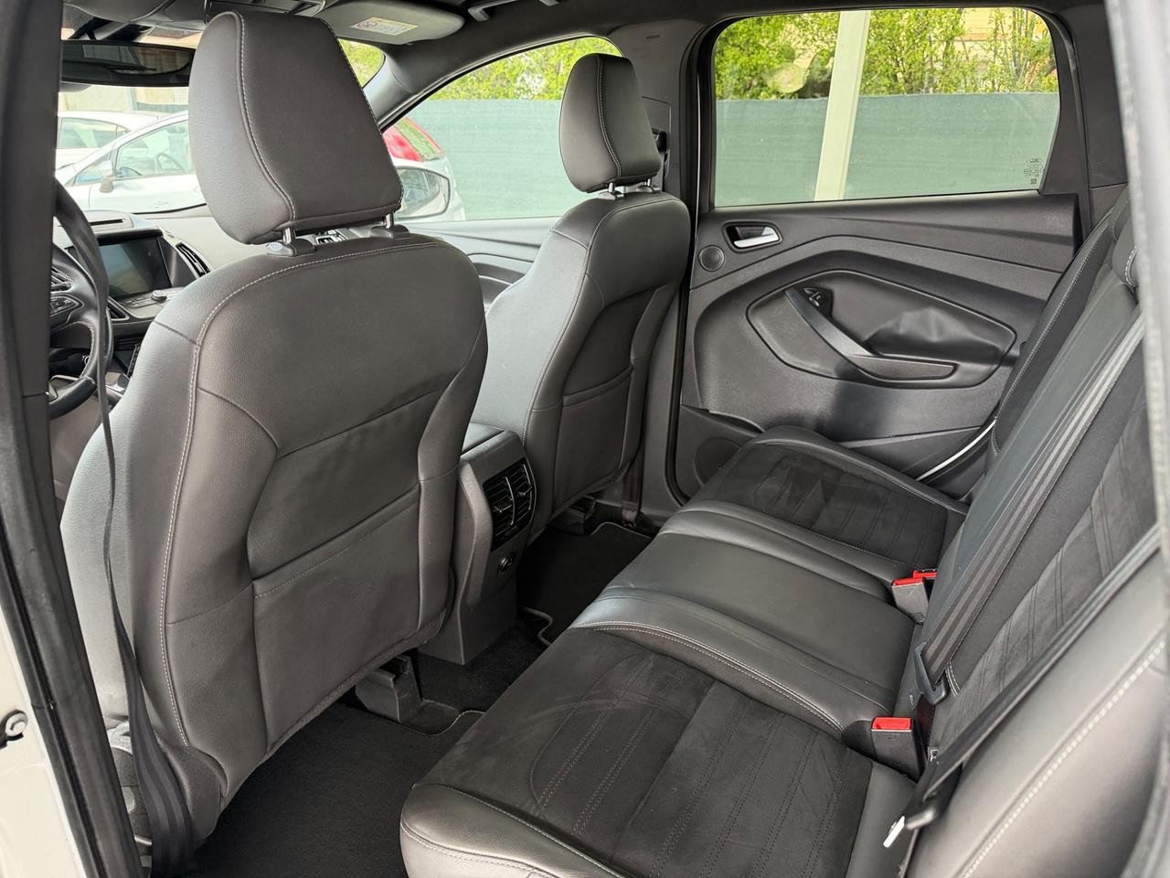 Ford Kuga 1.5 TDCI 120 CV S&S 2WD Powershift ST-Line