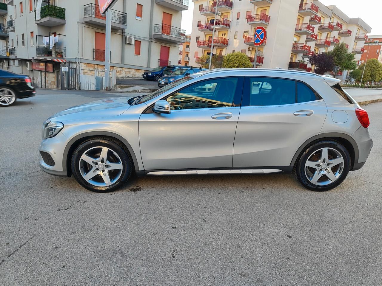 Mercedes-benz GLA 180 Sport AMG * Navi * Full * AMG * Garantita 12 Mesi