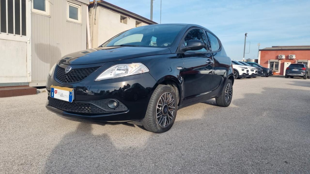 Lancia Ypsilon 1.2 69 CV 5 porte GPL Ecochic Monogram