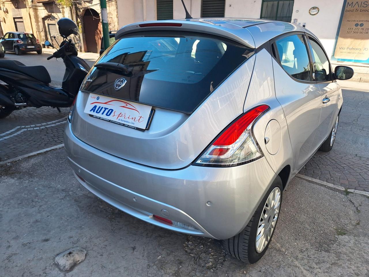 Lancia Ypsilon 1.2 69 CV 5 porte GPL Ecochic Silver