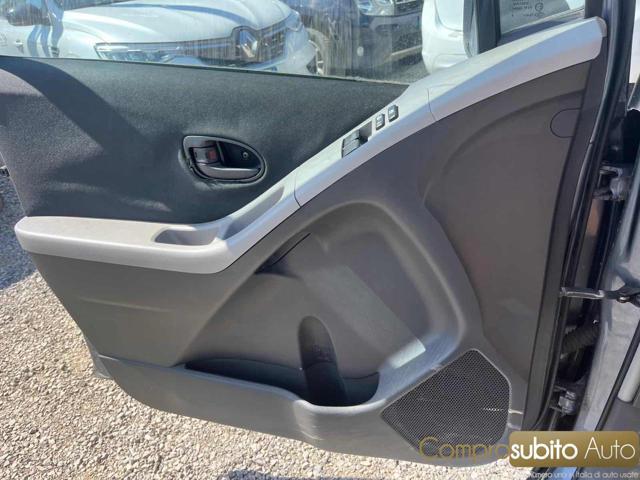 TOYOTA Yaris 1.0 5 porte Sol ( Garanzia 12 Mesi)