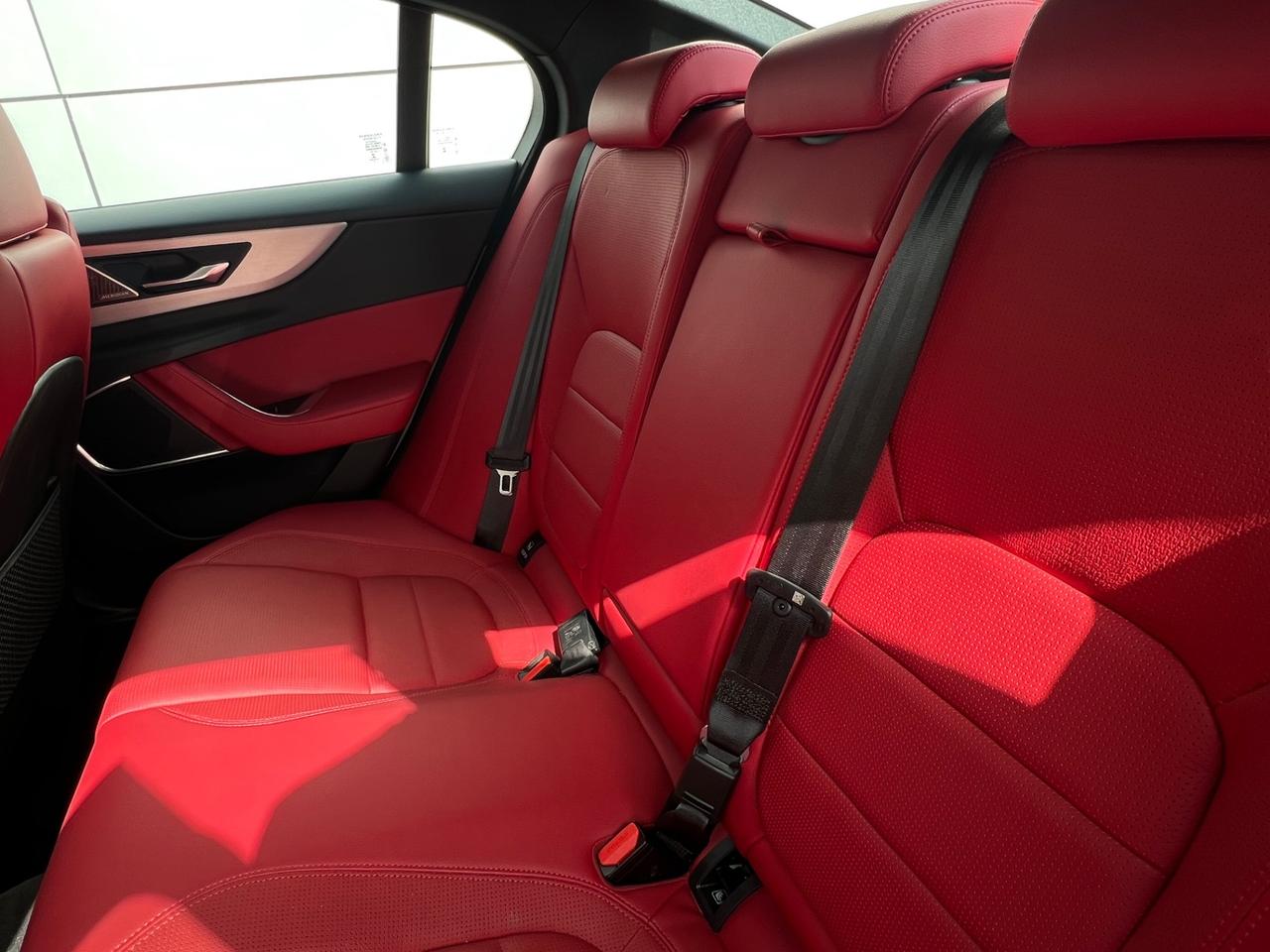 Jaguar XE 2.0d R-Dynamic S possibilità noleggio noscoring
