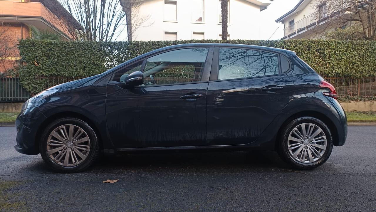 Peugeot 208 PureTech 82 5 porte Allure IDEALE PER NEOPATENTATI
